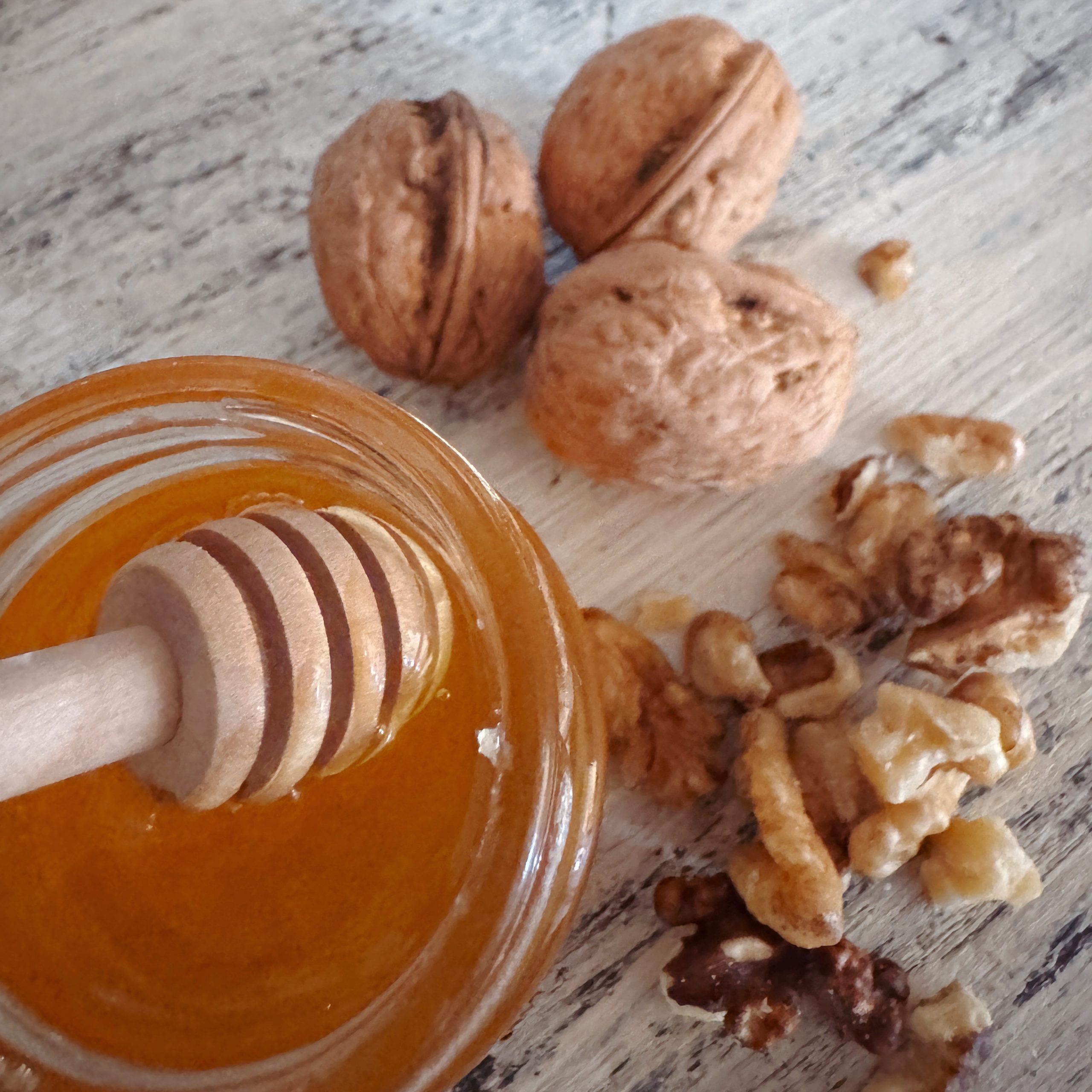 Large Honey Walnut scented candle inspired by Provence