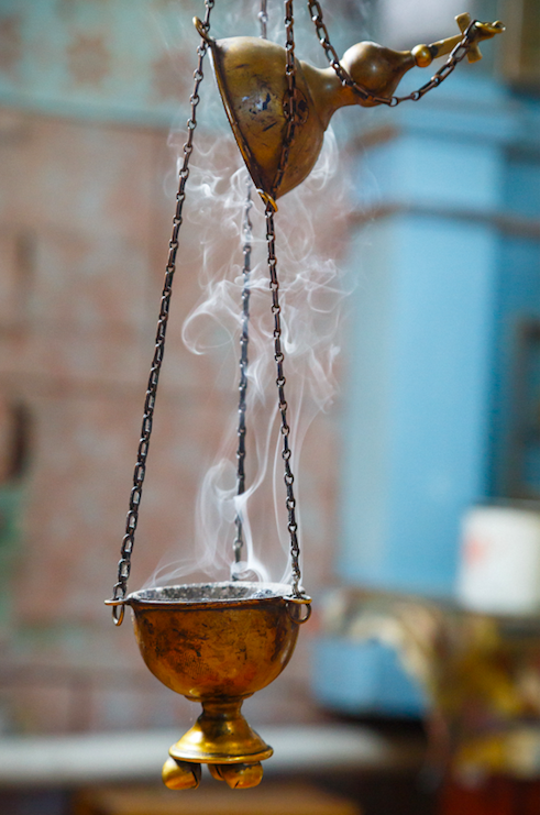 Church thurible diffusing pontifical incense inspiring the Monastery Scented Candle